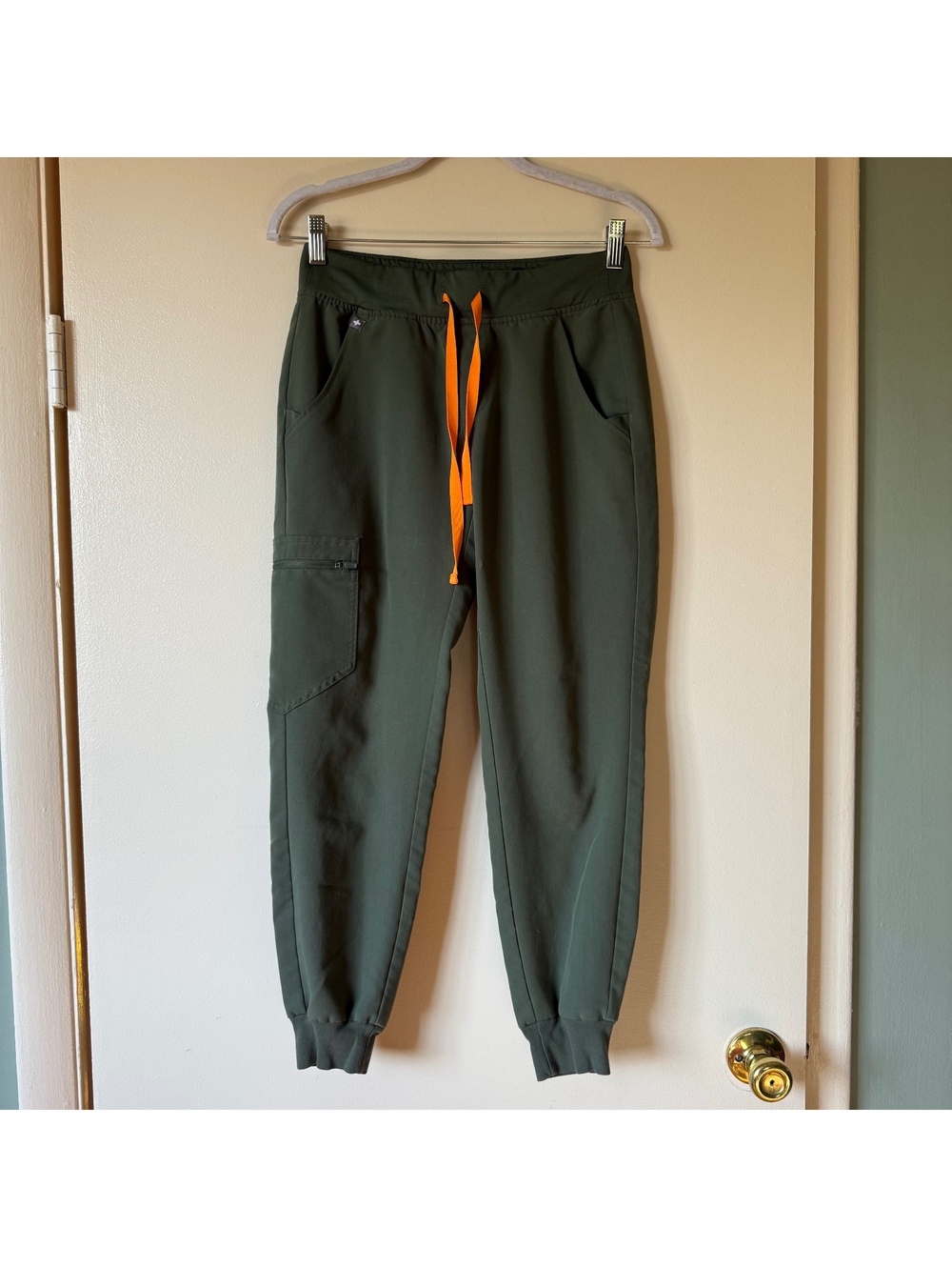 FIGS Zamora Jogger women’s Scrub Pants Olive Green XS/P Technical Collection V - Picture 2 of 8